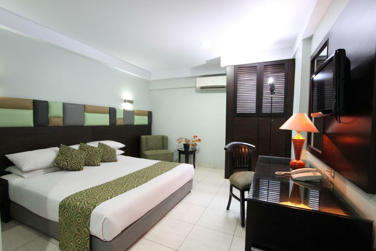 Hotel Alma Jakarta Exterior photo